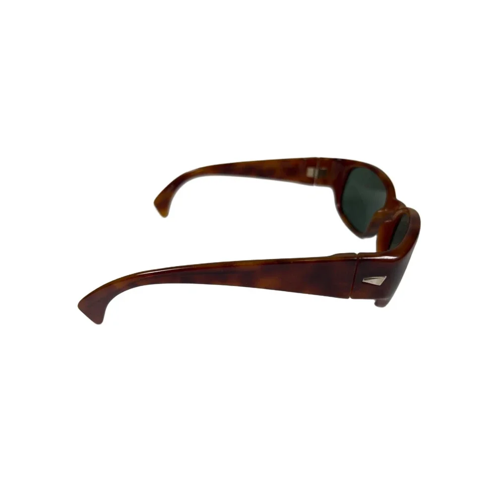 Ray-Ban Unisex Brown Tortoise Shell Bausch and Lamb Sunglasses W/ Pouch Case